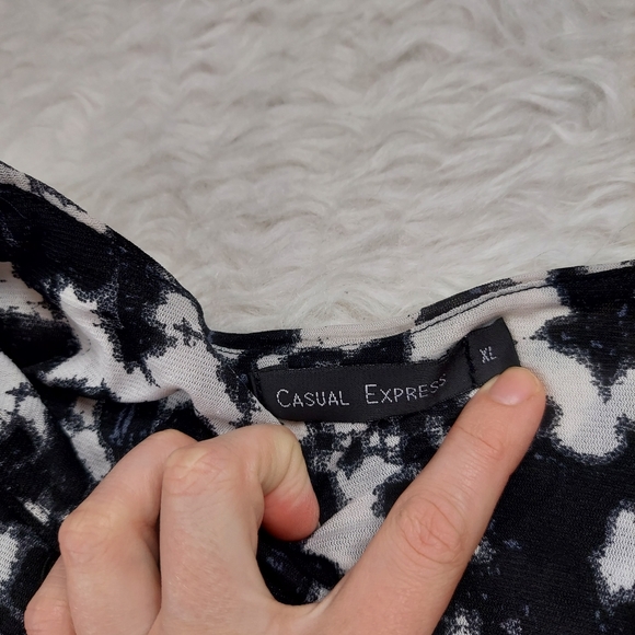 Casual Express • V Neck Blouse - Picture 2 of 4